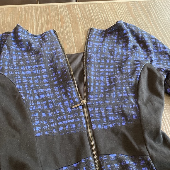 Ricki’s ladies block dress in size 4. Beautiful stretchy fabric. - Picture 4 of 9